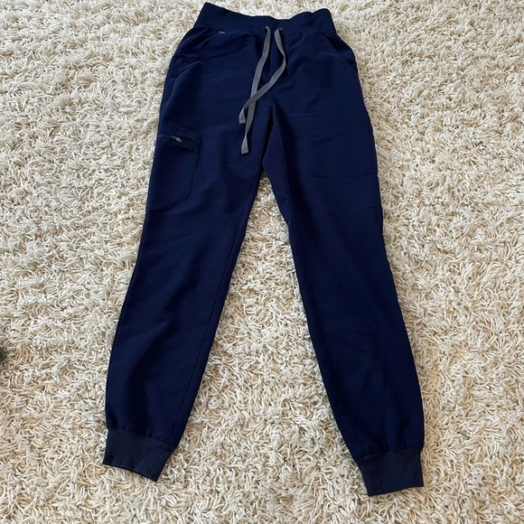 Figs Women's High Waisted Zamora Jogger Scrub Pants - Navy - Picture 4 of 6